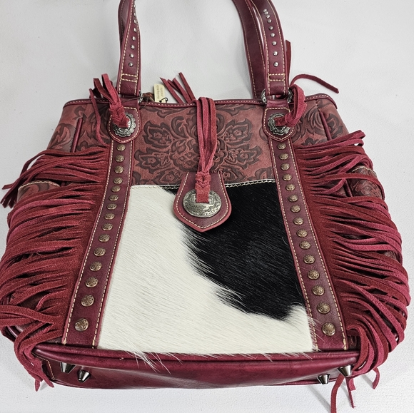 Trinity Ranch Embossed Concealed Carry Purse - Picture 4 of 16